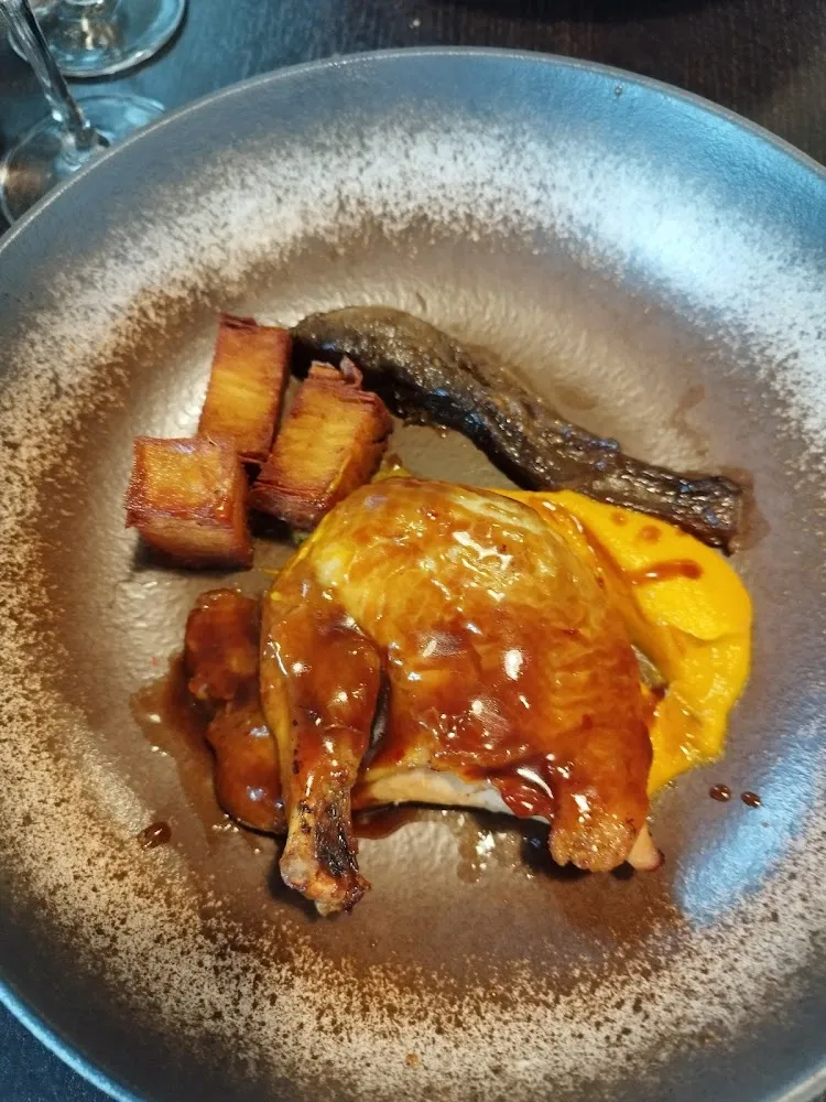 Canard Confit Laqué Wok de Légumes Frais